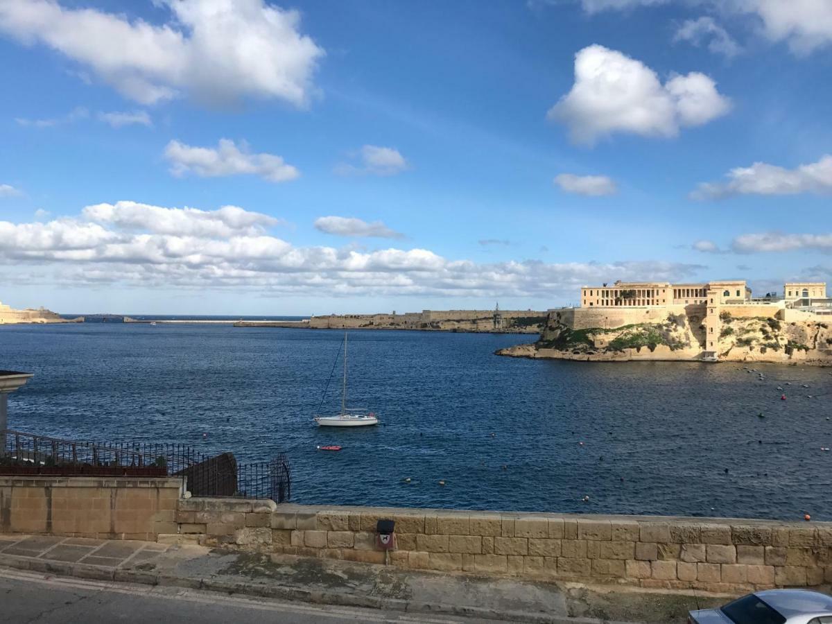 ビルグGrand Harbour Viewアパートメント エクステリア 写真
